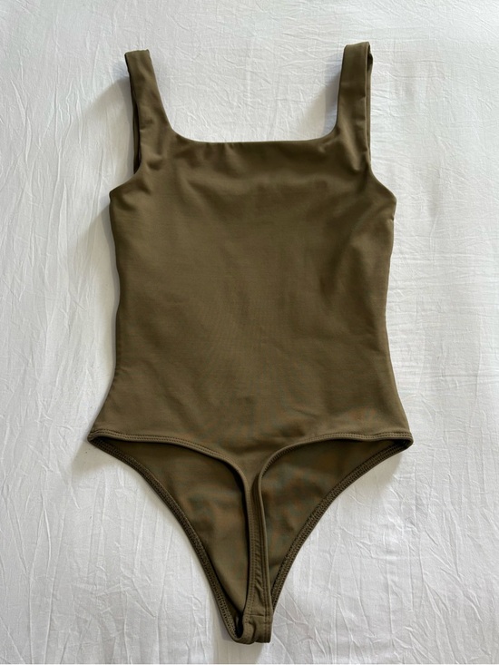 Babaton Bodysuit - Picture 2 of 4